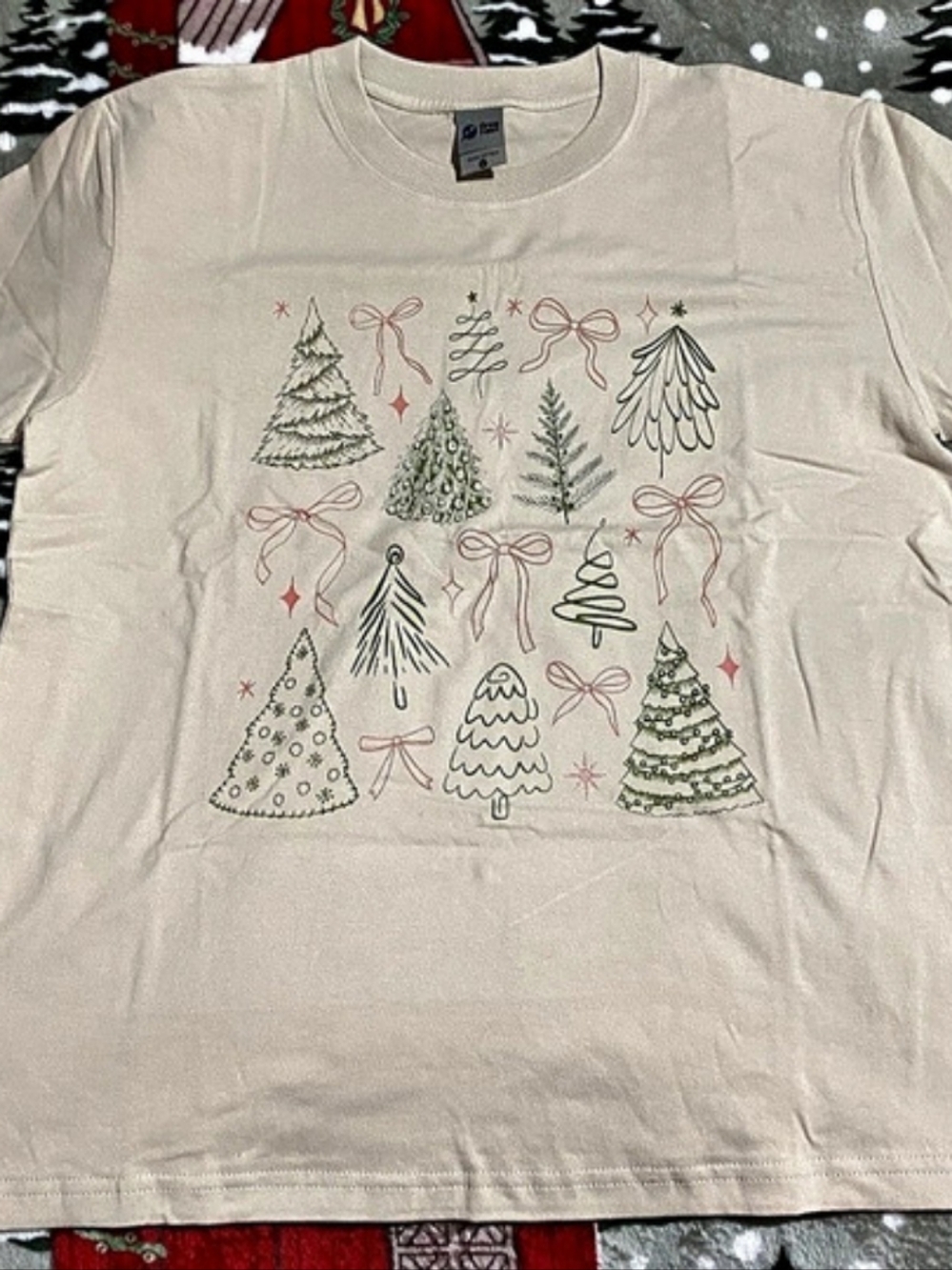 NWOT Orca Coquette Christmas Tree & Pink Bow Tee - Cream - Large